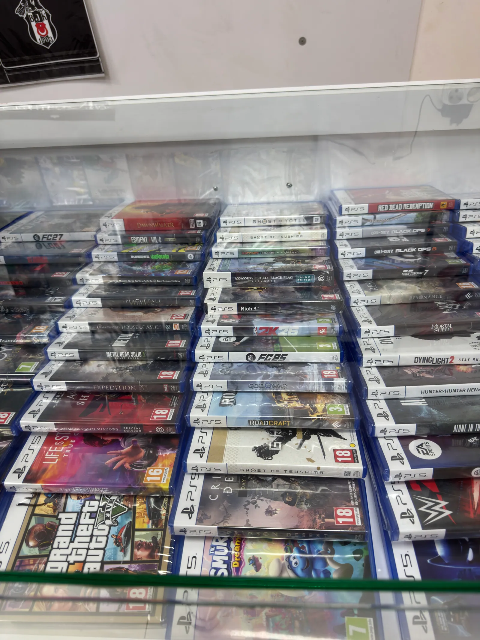 Adonis Oyun mağazasında PlayStation 5 oyunları