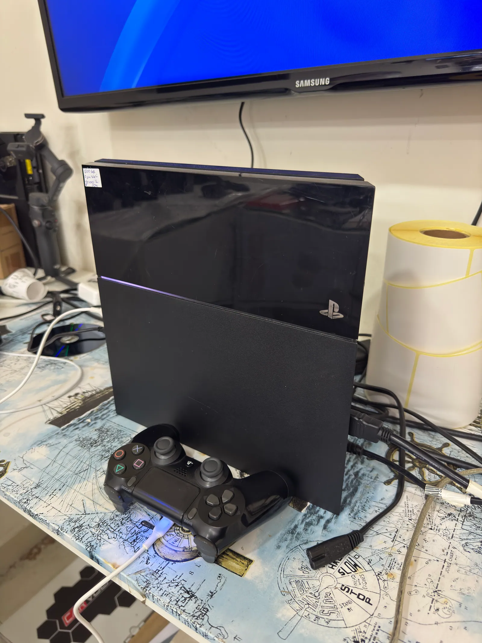 Adonis Oyun teknik servis masasında kontrol edilen PlayStation 4