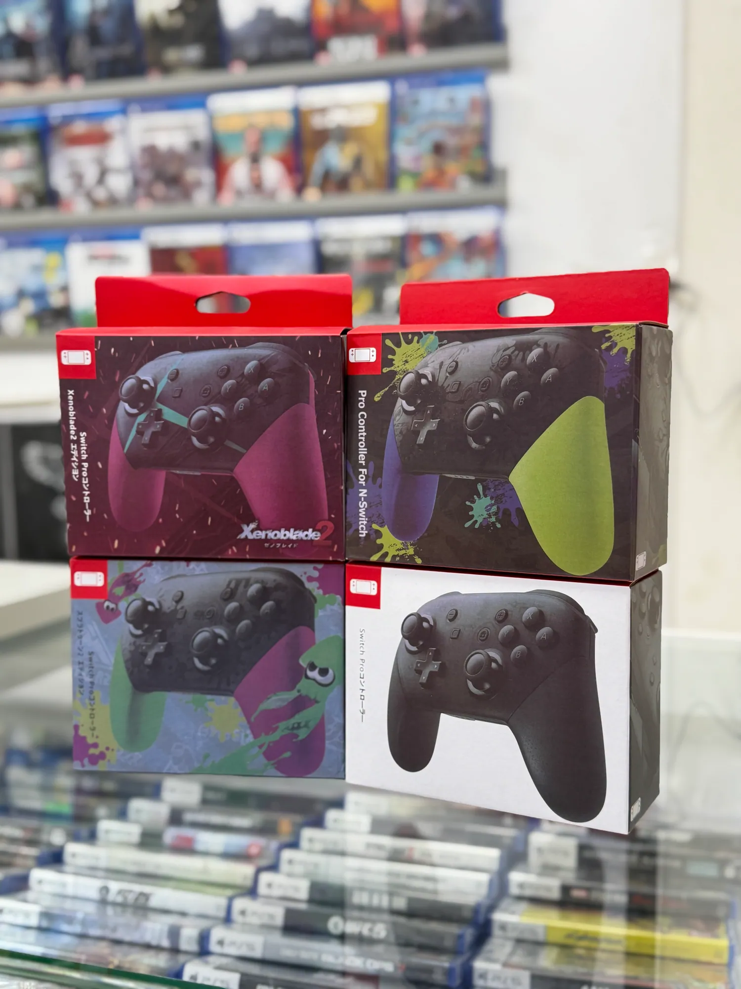 Adonis Oyun mağazasında Nintendo Switch oyun kolları