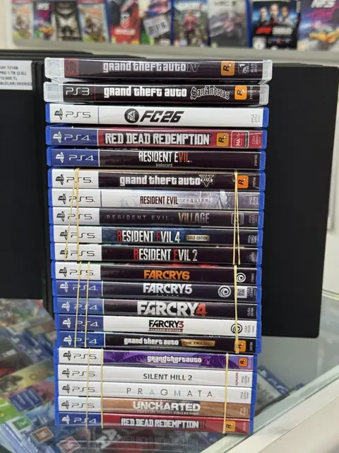 Kutu ve kapak baskı örnekleri — PS4/PS5 oyun kutuları istifi