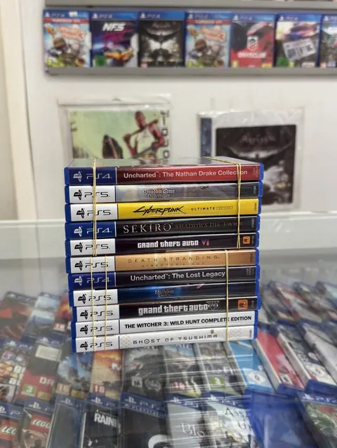 Kutu ve kapak baskı örnekleri — PS4/PS5 oyun kutuları istifi